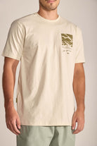 Camiseta Salt Water Therapy Bege da Greenish com arte de palmeira, perfeita para verão e surf.