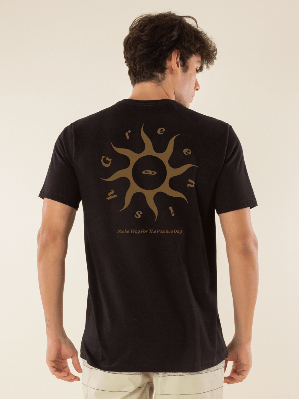Camiseta Sunshine preta da Greenish com design original e estampa sun, conforto e estilo inconfundíveis.