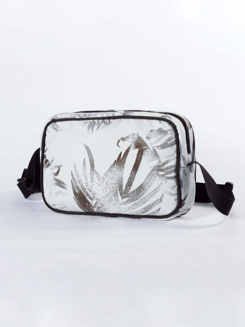 BAG NIGHT FOREST - CINZA from Greenish, featuring a stylish tropical print design perfect for casual outings.