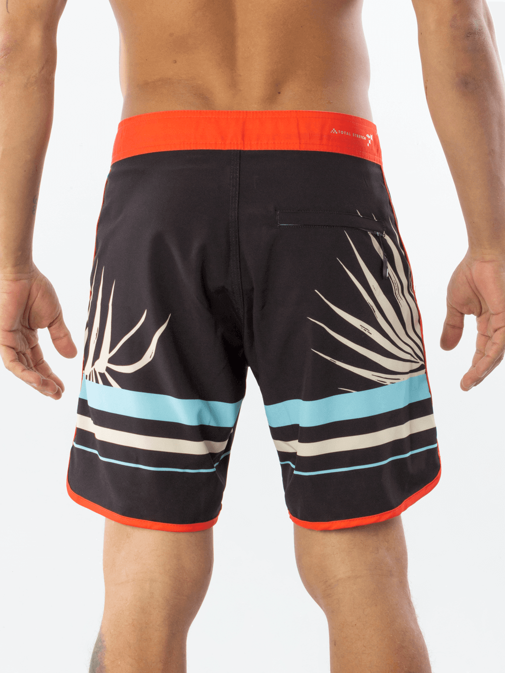 Sunga BOARDWALK RAYS - PRETO da Greenish, com design estiloso e detalhes em azul e vermelho.