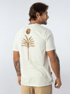 Camiseta Greenish Yng Waves Yang Palms - Natural vista traseira com estampa de palmeira.