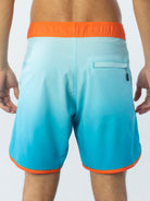 Shorts de banho Greenish BOARDWALK VINTAGE COLORFUL - AZUL, estilo vintage com degradê azul e detalhes em laranja.