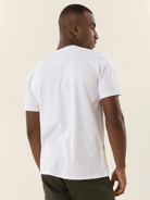 Camiseta simples branca da Greenish, modelo clássico, leve e macio, ideal para uso diário e conforto.