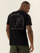 Camiseta preta Greenish com design original na parte de trás, 100% algodão sustentável e toque leve.