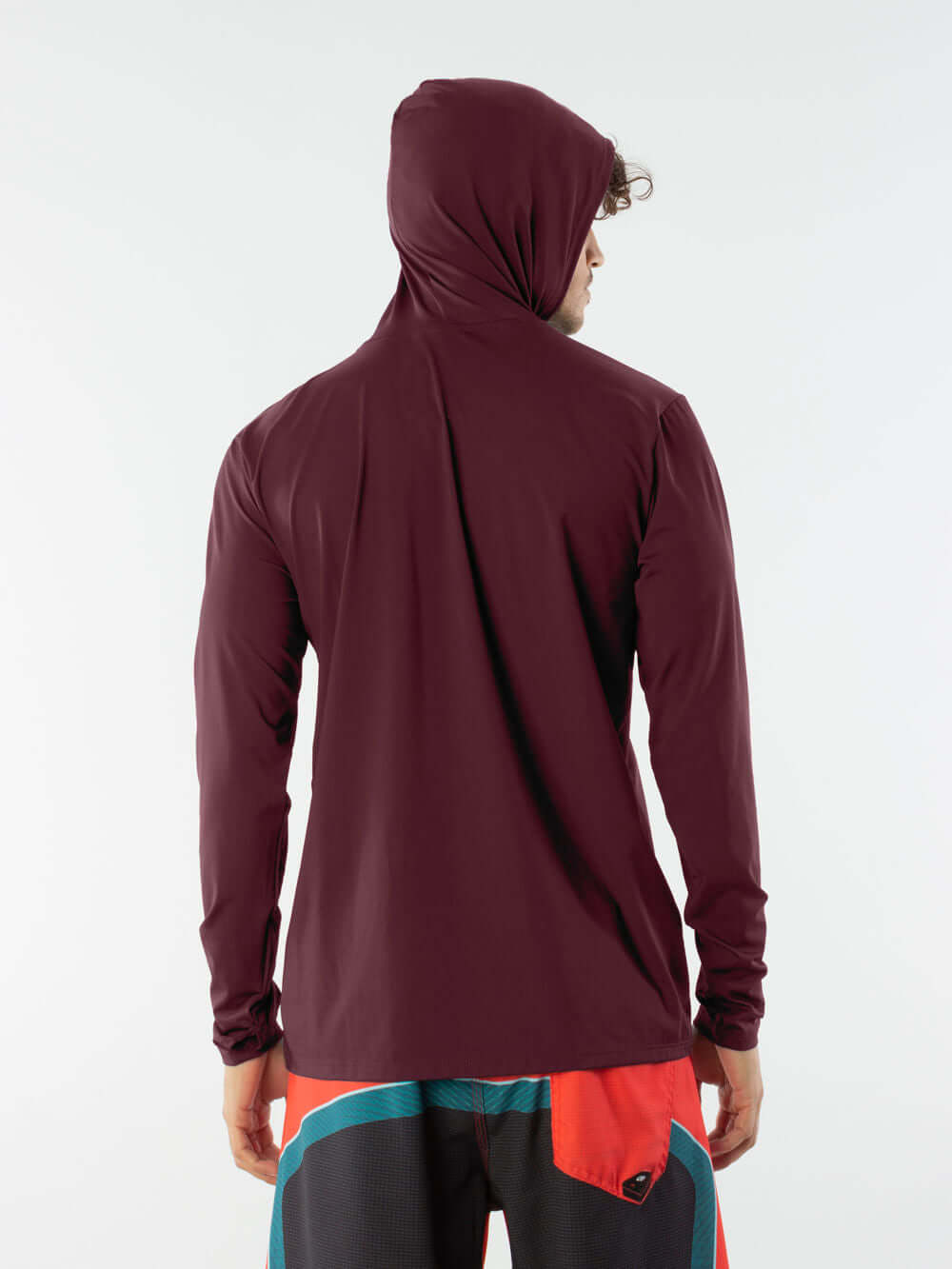 Camisa UV com capuz Bordô da Greenish, ideal para atividades ao ar livre com proteção solar.