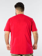 Camiseta tamanho especial Basic vermelha da marca Greenish vista de costas, com caimento perfeito e toque leve.