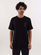 Camiseta preta Enjoy Nature da Greenish, modelo casual, confortável e com design exclusivo.