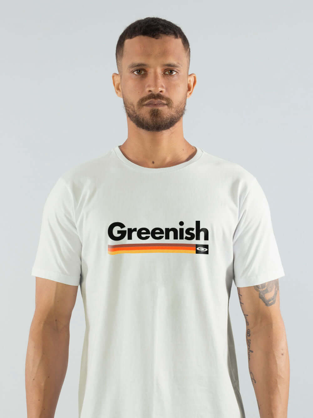 Camiseta vintage off white da Greenish com design clássico e confortável.