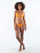 Calcinha cortininha Orange da marca Greenish, modelo com viés contrastante, perfeita para o verão.