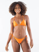 Calcinha Cortininha Vies Contrastante Laranja da Greenish, ideal para o verão e com estilo vibrante.