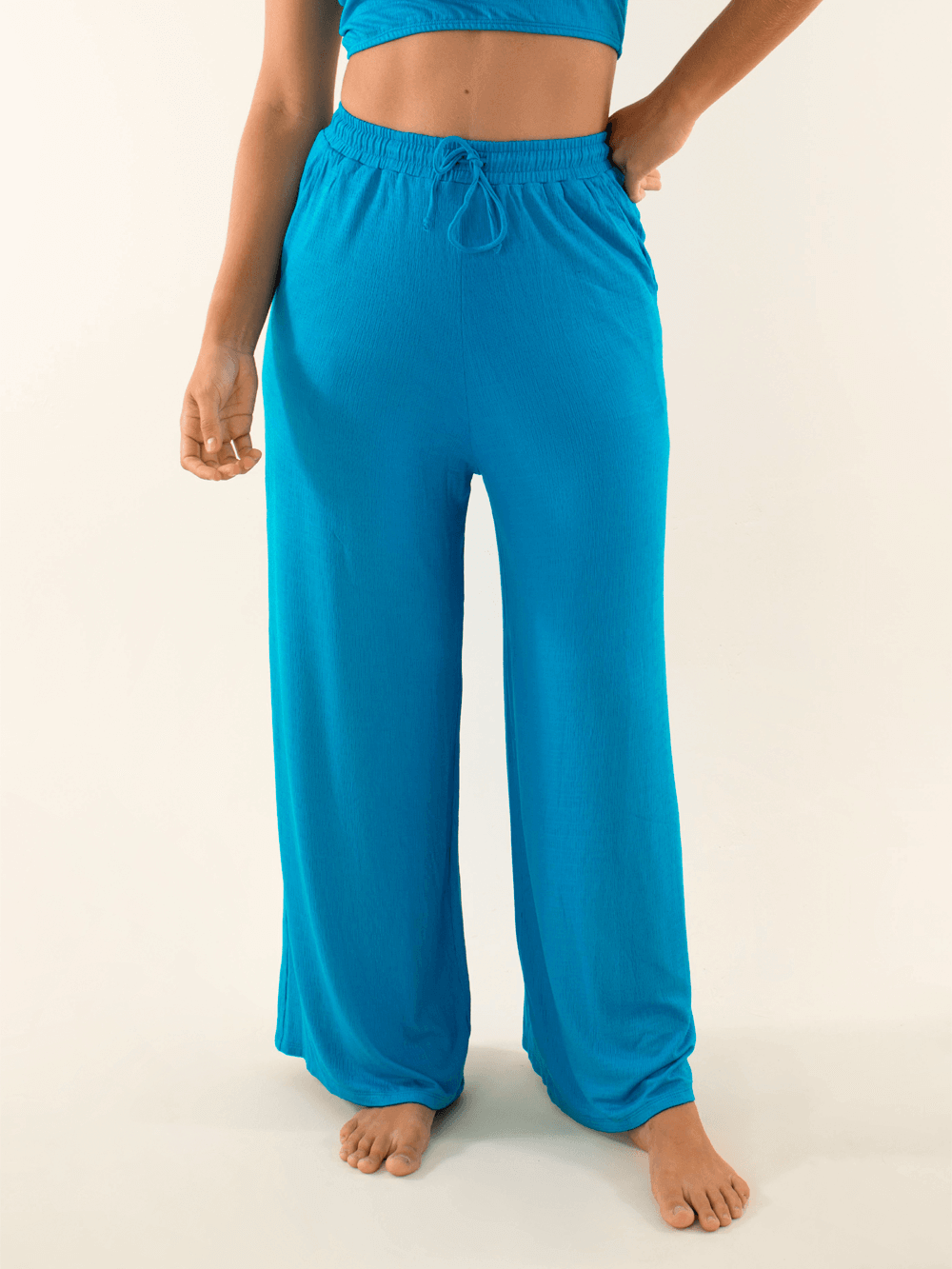 Calça Greta Azul da Greenish, perfeita para conforto e estilo no dia a dia.
