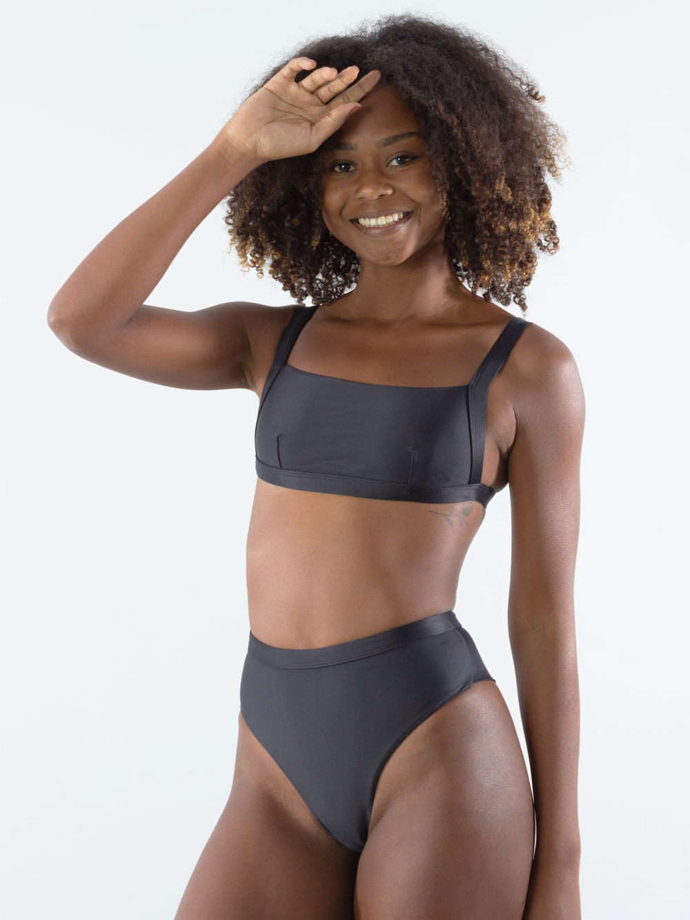 Calcinha alta preta com cos da marca Greenish, ideal para conforto e estilo no verão.