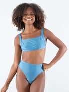 Calcinha alta com cós azul da marca Greenish, modelo elegante e confortável, ideal para o verão.