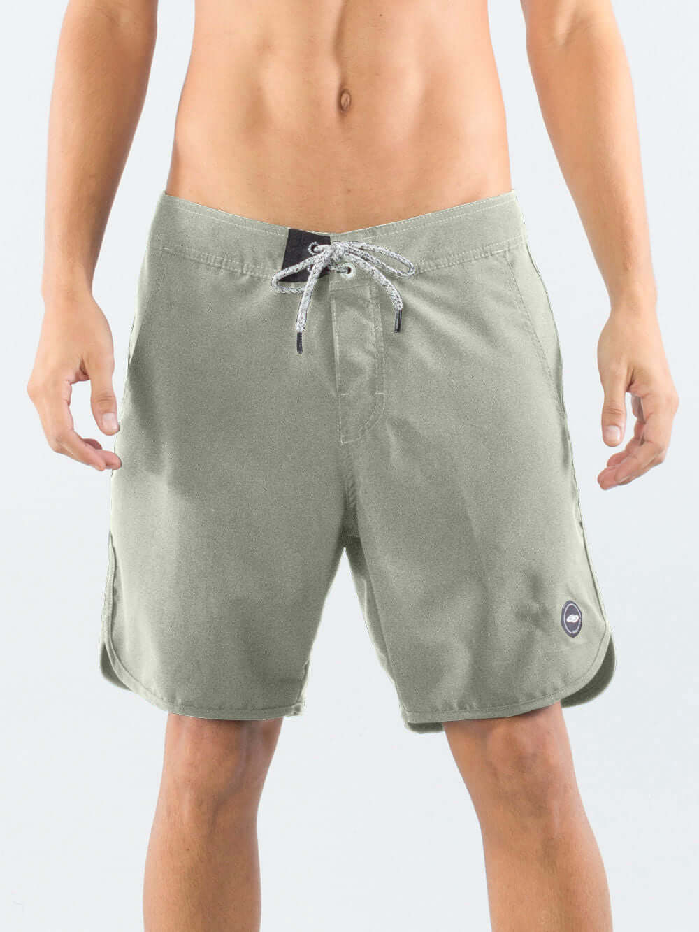 Greenish Boardwalk New Basic shorts in beige, offering total stretch and comfort for daily wear.