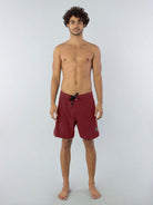 Boardshort Vintage Embroidery bordô da marca Greenish, confortável, com cós anatômico e bolso traseiro.