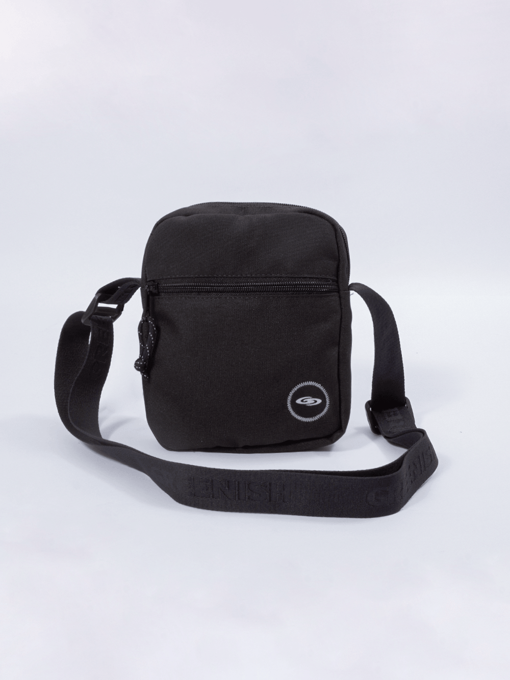 Greenish BAG RAYS - PRETO versatile black crossbody bag with adjustable strap and sleek design.