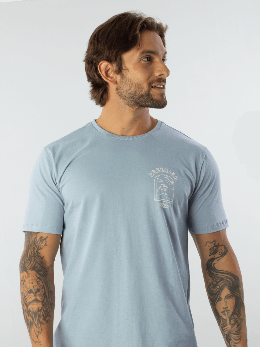 Camiseta Window azul da Greenish, 100% algodão sustentável, estilo clássico e confortável.