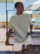 Camiseta oversized verde da Greenish, modelo confortável e moderno, perfeito para o verão na praia.