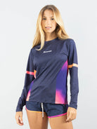 Camisa UV feminina Daisies da Greenish, azul marinho com detalhes coloridos, ideal para proteção solar.