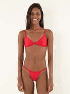 Calcinha Vies Cava Alta vermelha da marca Greenish, ideal para conforto e estilo no verão.