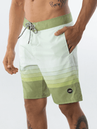 Shorts de banho em tonalidades verdes, conforto e estilo, da marca Greenish.