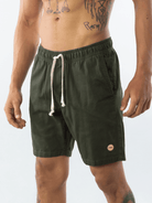 Greenish Bermuda Basic Sarja in Verde, comfortable men's shorts with elastic waistband and pockets.