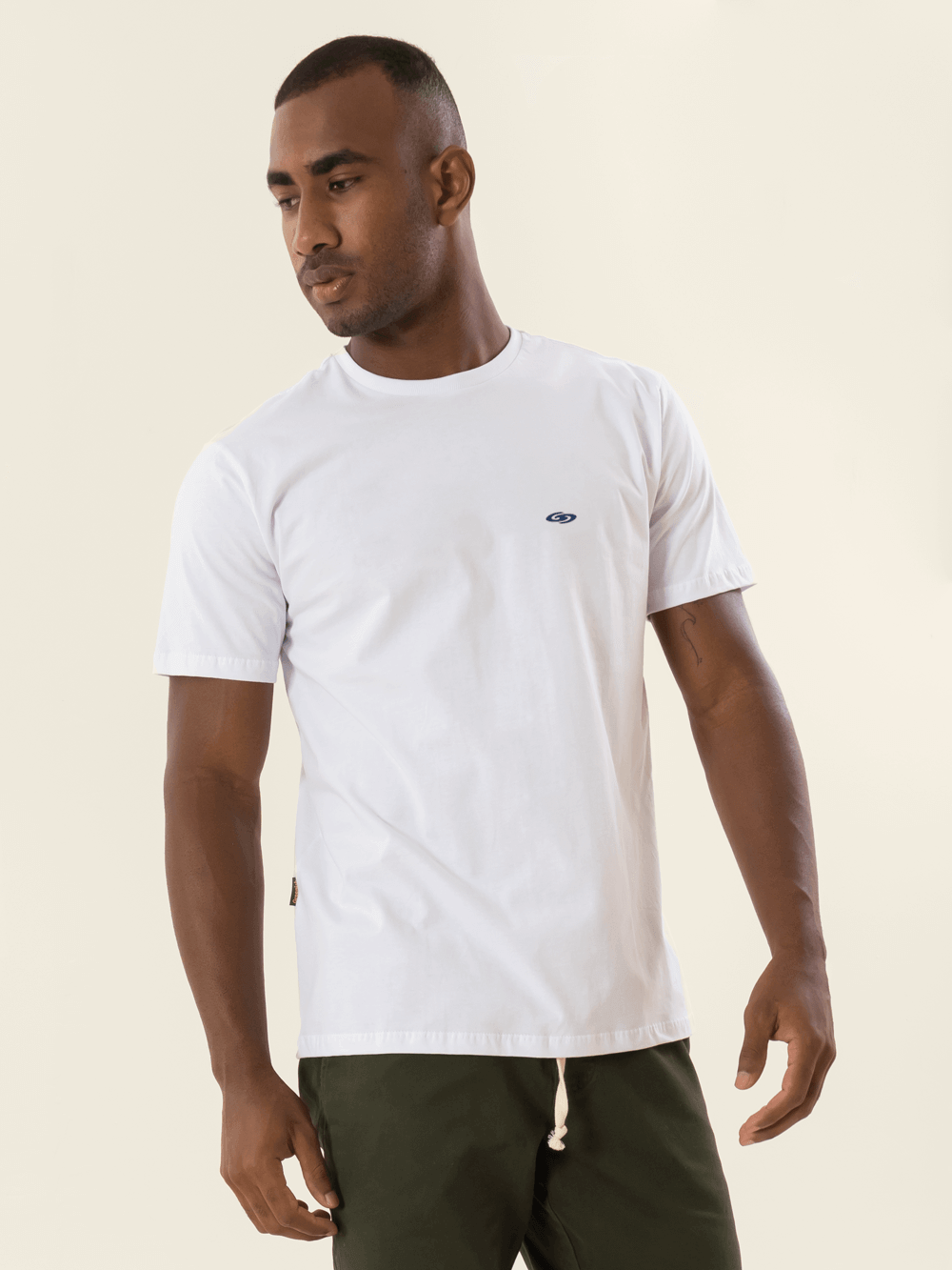 Camiseta Branca Simple Life da Greenish, modelagem clássica e toque leve para conforto diário.