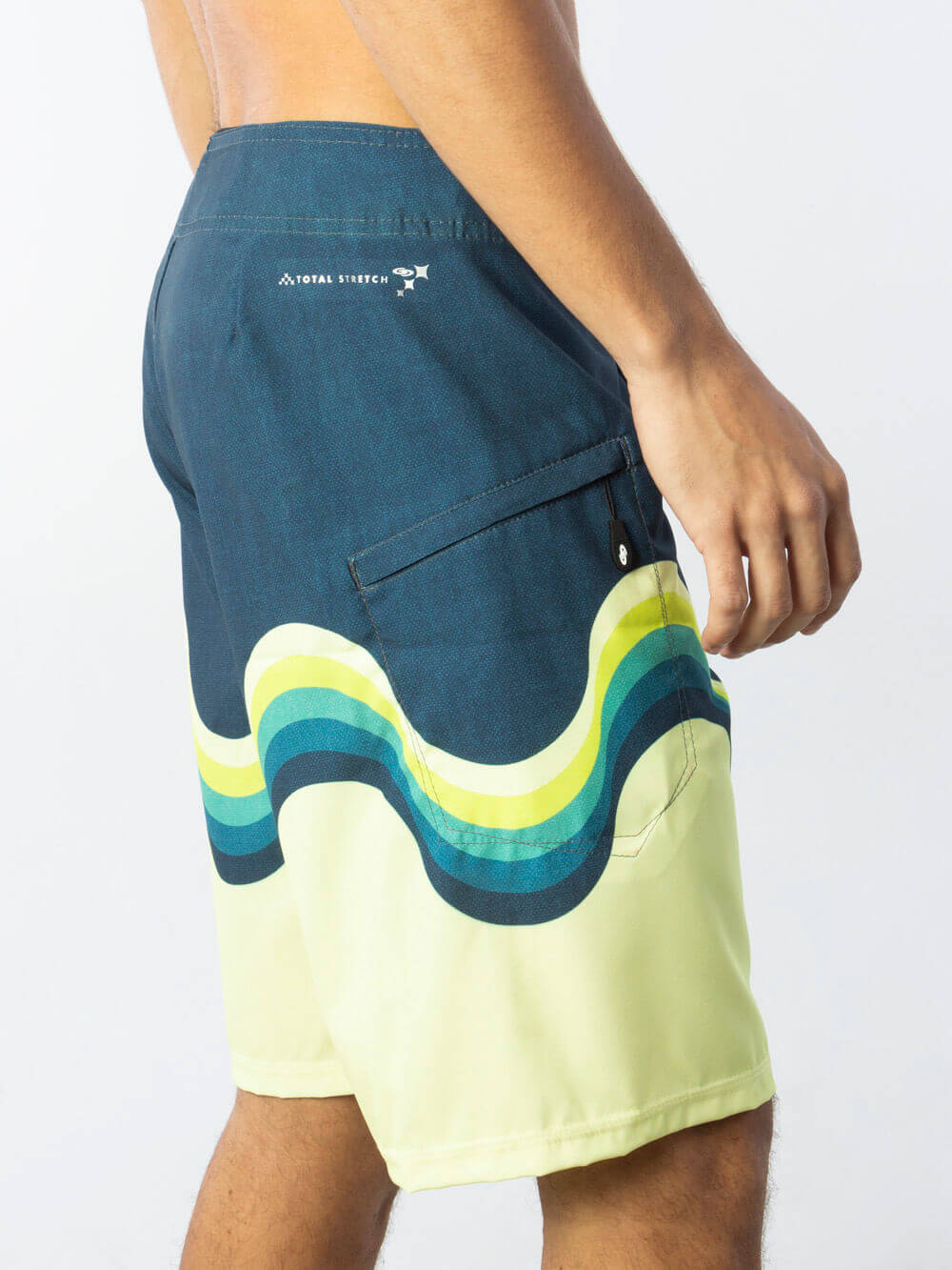 Men's BOARDSHORT RETRO - VERDE by Greenish, featuring vibrant retro wave patterns and a stylish design.
