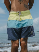 Shorts Boardwalk Three Panels da Greenish em três tons, confortáveis e estilosos para o dia a dia.
