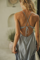 Vestido Midi Buzios - Azul Claro da Greenish, estilo fresco e confortável com amarração delicada nas costas, ideal para dias quentes.