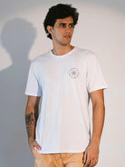 Camiseta Roots Native branca da marca Greenish com estampa exclusiva, respirável e confortável.