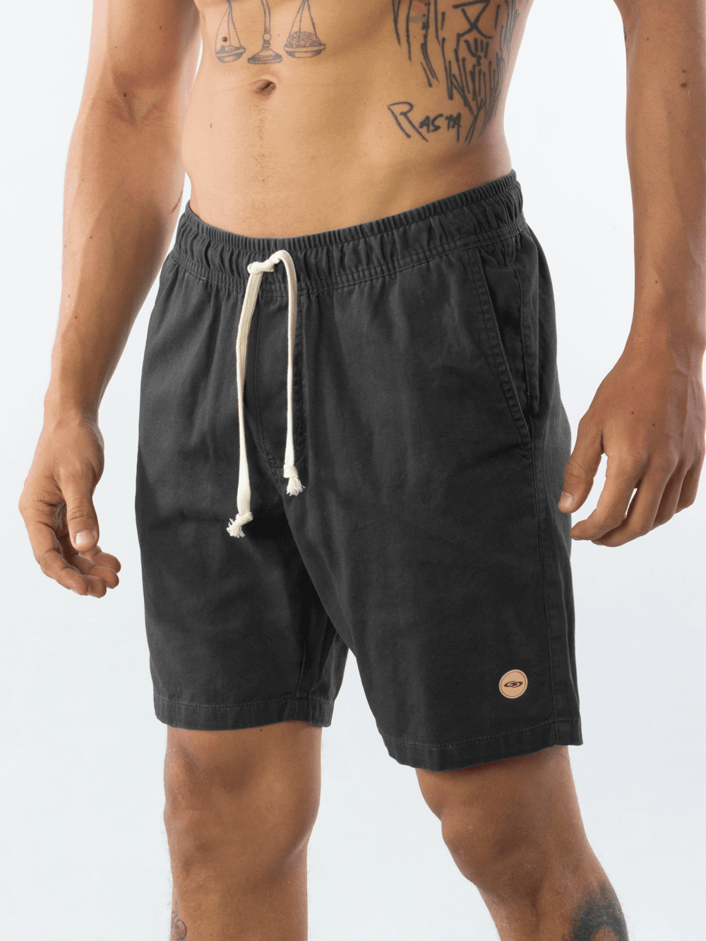 Greenish Bermuda Basic Sarja in gray, casual men's shorts with adjustable drawstring, perfect for summer wear.