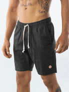 Greenish Bermuda Basic Sarja in gray, casual men's shorts with adjustable drawstring, perfect for summer wear.
