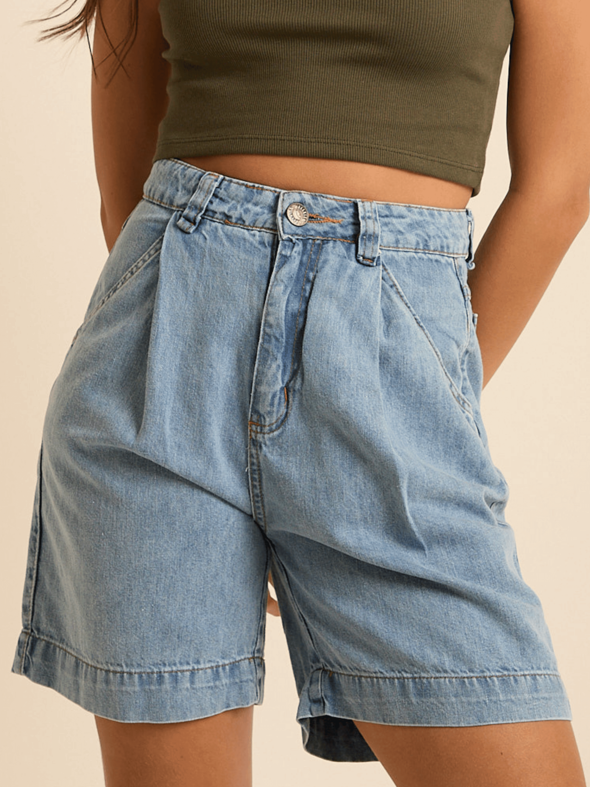 Bermuda Jeans Gih Azul da Greenish, conforto e estilo com tecido sustentável de cânhamo.