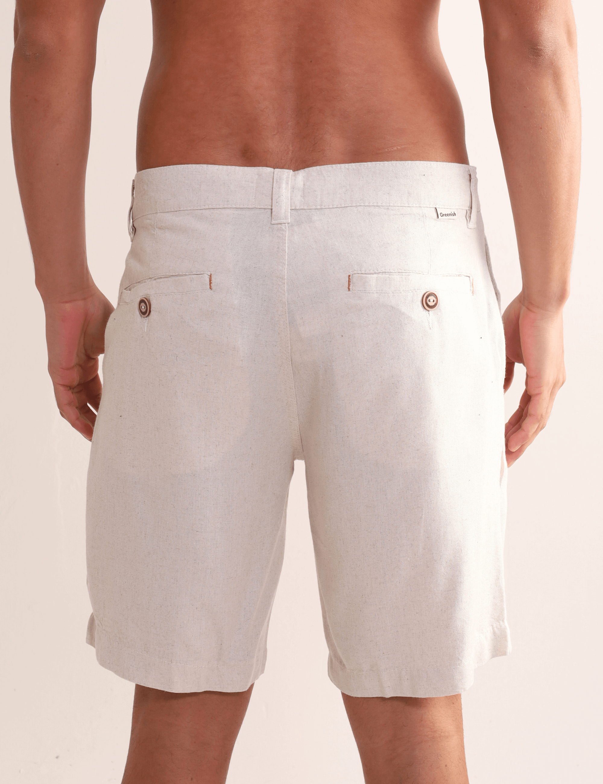 Bermuda Linem Resort Natural, marca Greenish, em linho leve e corte casual para conforto e elegância no litoral ou passeios.