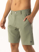 Walkshort Classic Verde da Greenish, bermuda masculina prática e confortável, ideal para qualquer ocasião.