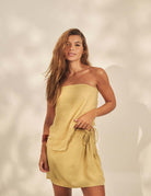 Greenish Blusa Fresh - Amarelo em viscose leve, modelo meia-lua para sobreposição de biquíni, look fresh de verão