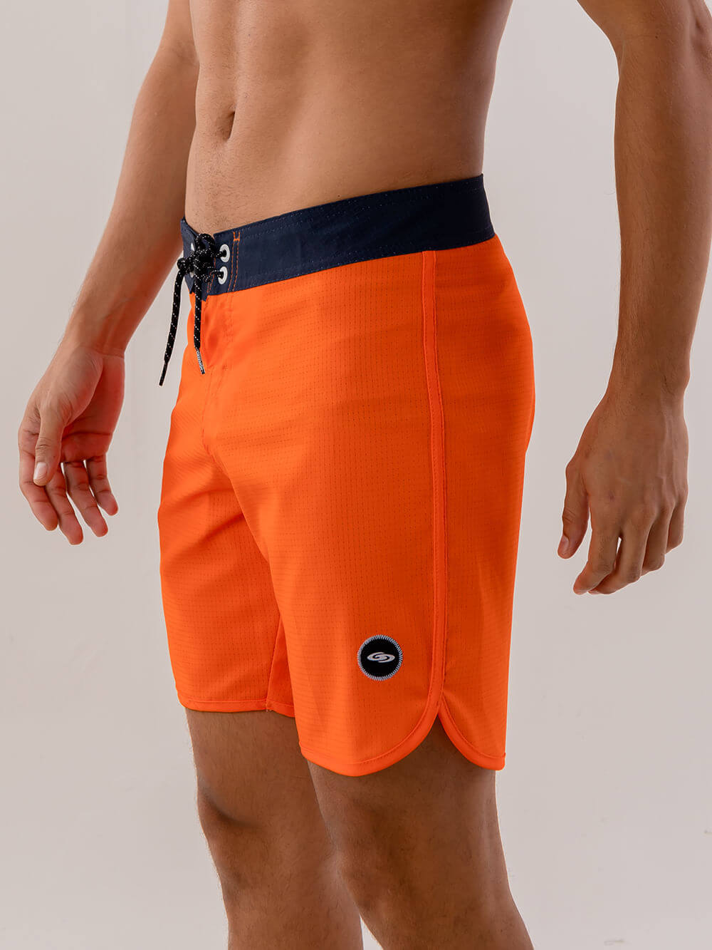Boardshort Kaleidoscope laranja da Greenish, ideal para surf e atividades esportivas, com tecido stretch.