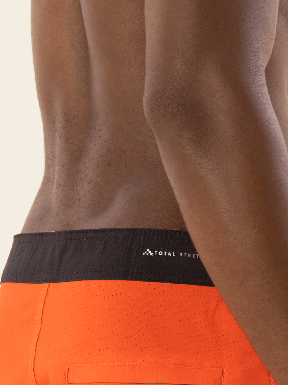 Boardshort Smooth Laranja da Greenish, cós anatômico e bolso traseiro, conforto e estilo na praia.
