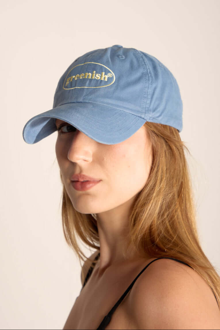 Boné Greenish azul claro com bordado exclusivo, ideal para estilo e conforto no dia a dia.
