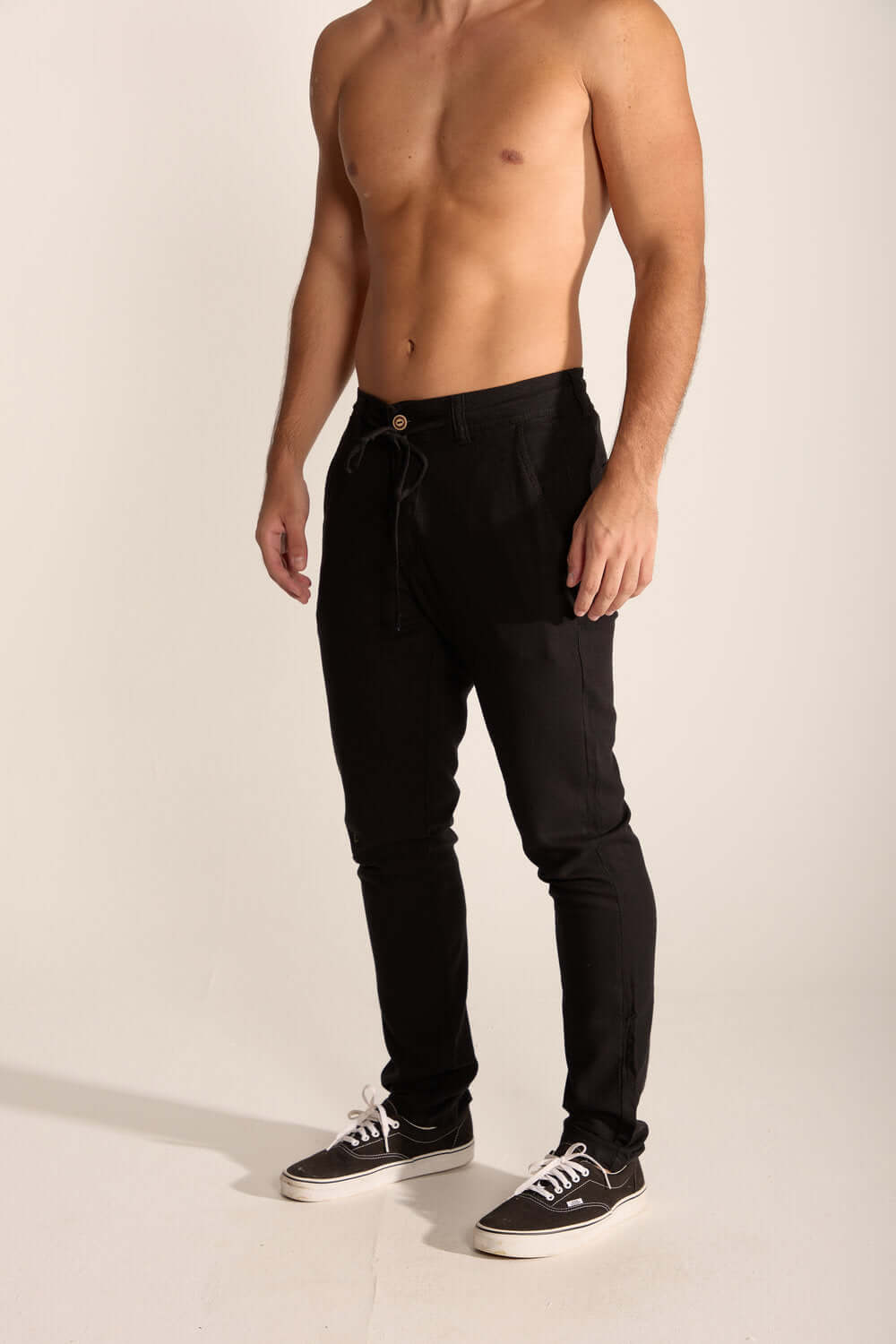 Calça Linen Relax - Preto da Greenish, modelo confortável e estiloso, ideal para mobilidade e leveza no dia a dia.