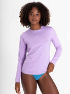 Camisa UV feminina básica lilás da Greenish, ideal para proteção solar e estilo na praia.