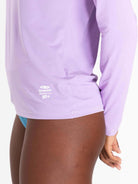 Camisa UV feminina básica lilás da Greenish, proteção solar 50+ e conforto para o dia a dia.