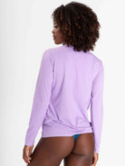 Camisa UV feminino básica lilás da Greenish, vista de costas, ideal para proteger do sol e proporcionar conforto.