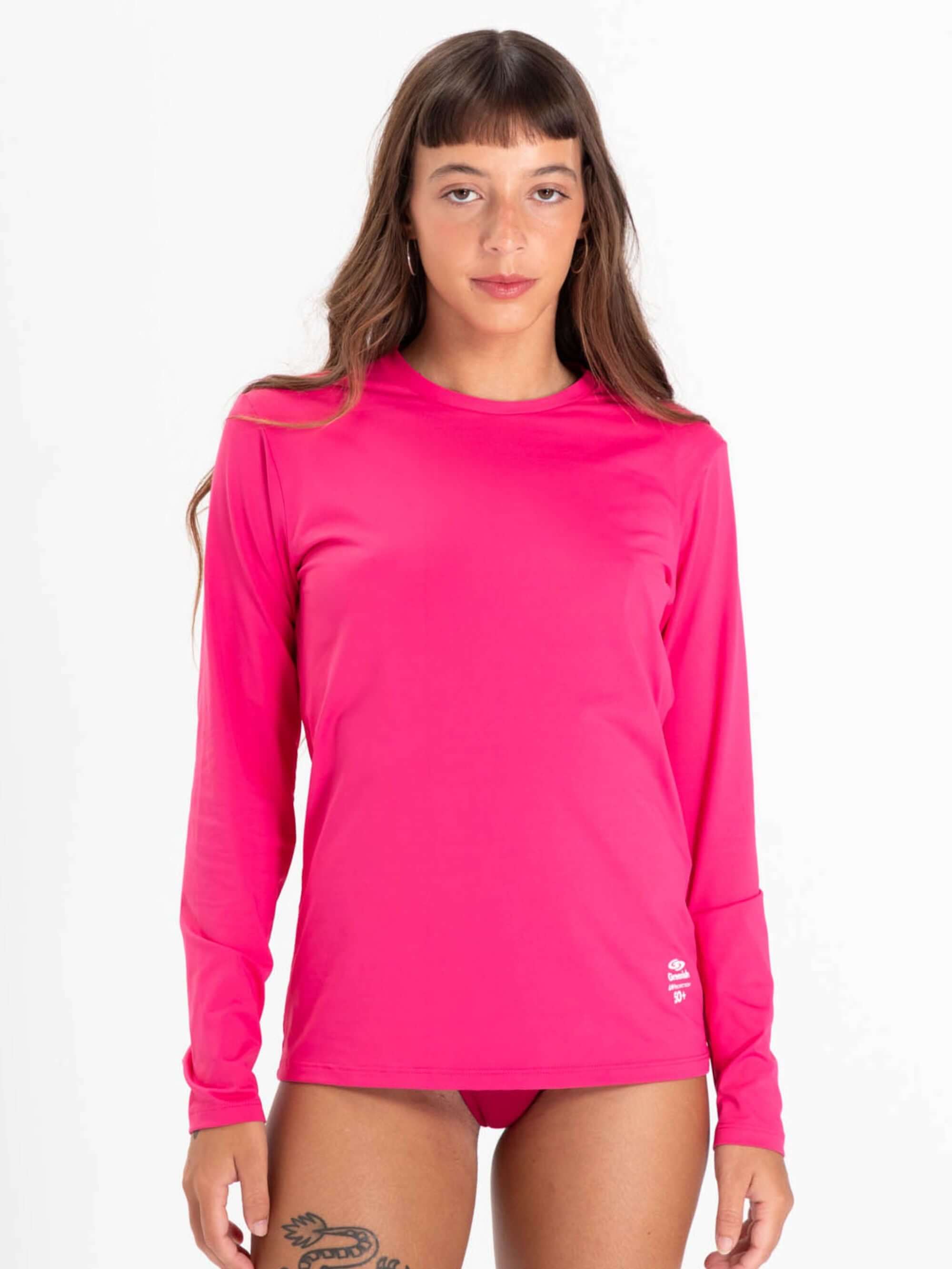 Camisa UV feminina básica rosa da marca Greenish, ideal para proteção solar e estilo na praia.