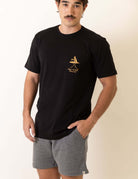 Camiseta Balance Everyday - Preto da marca Greenish, camiseta preta casual com estampa discreta, ideal para looks confortáveis.