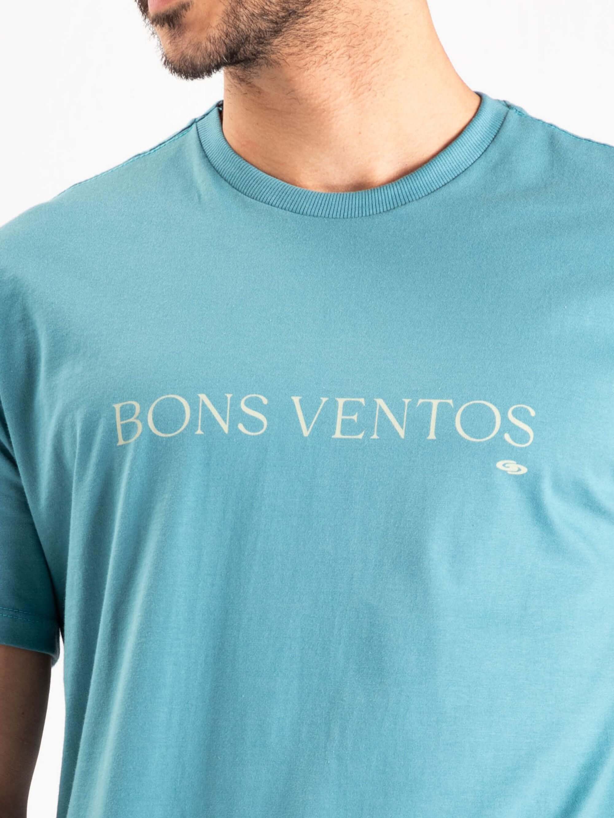 Camiseta bons ventos azul médio da Greenish, perfeita para kitesurf e esportes aquáticos, 100% algodão.