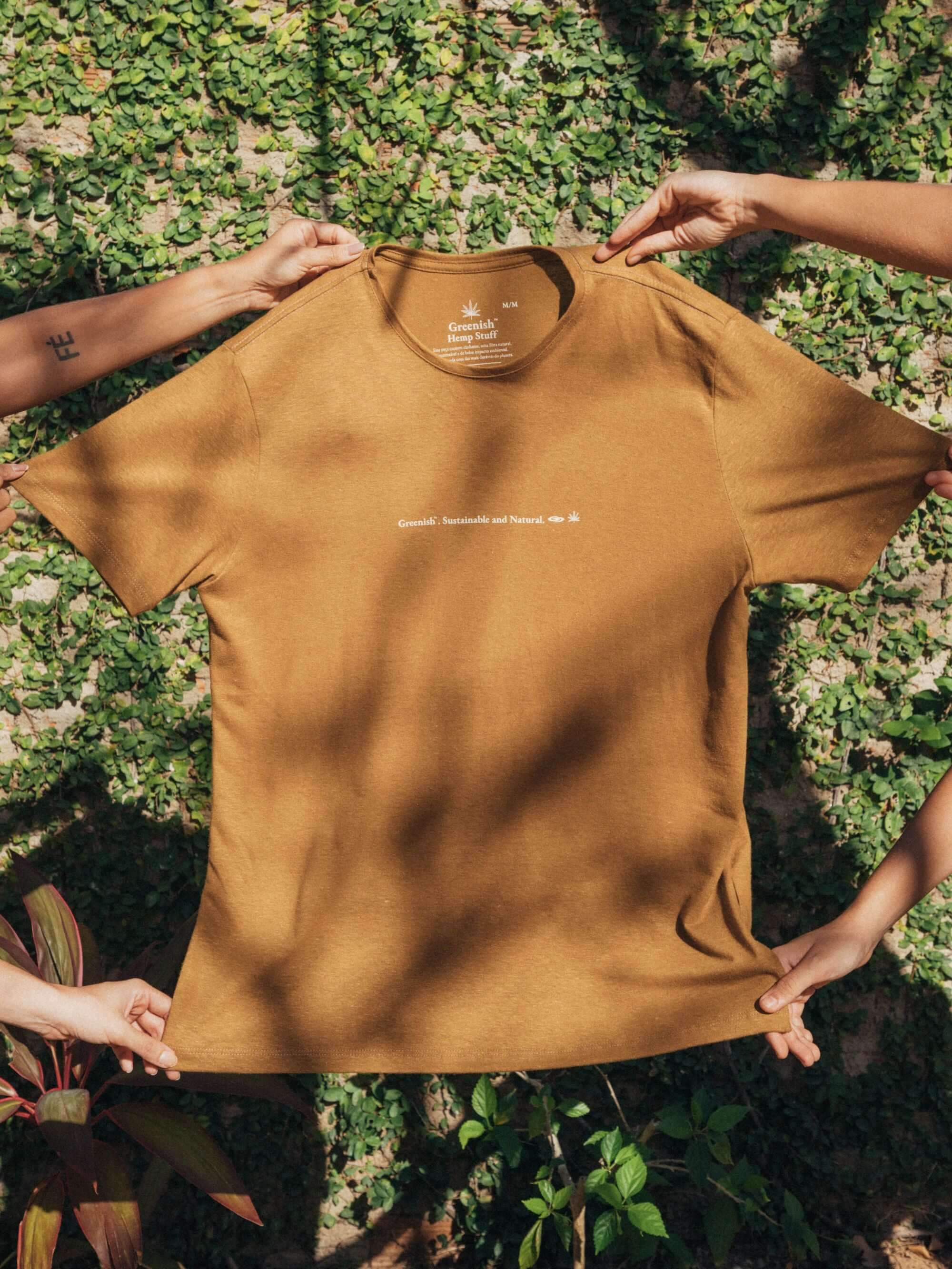 Camiseta Cânhamo All Process caqui da Greenish, sustentável e ecológica, perfeita para o seu conforto.