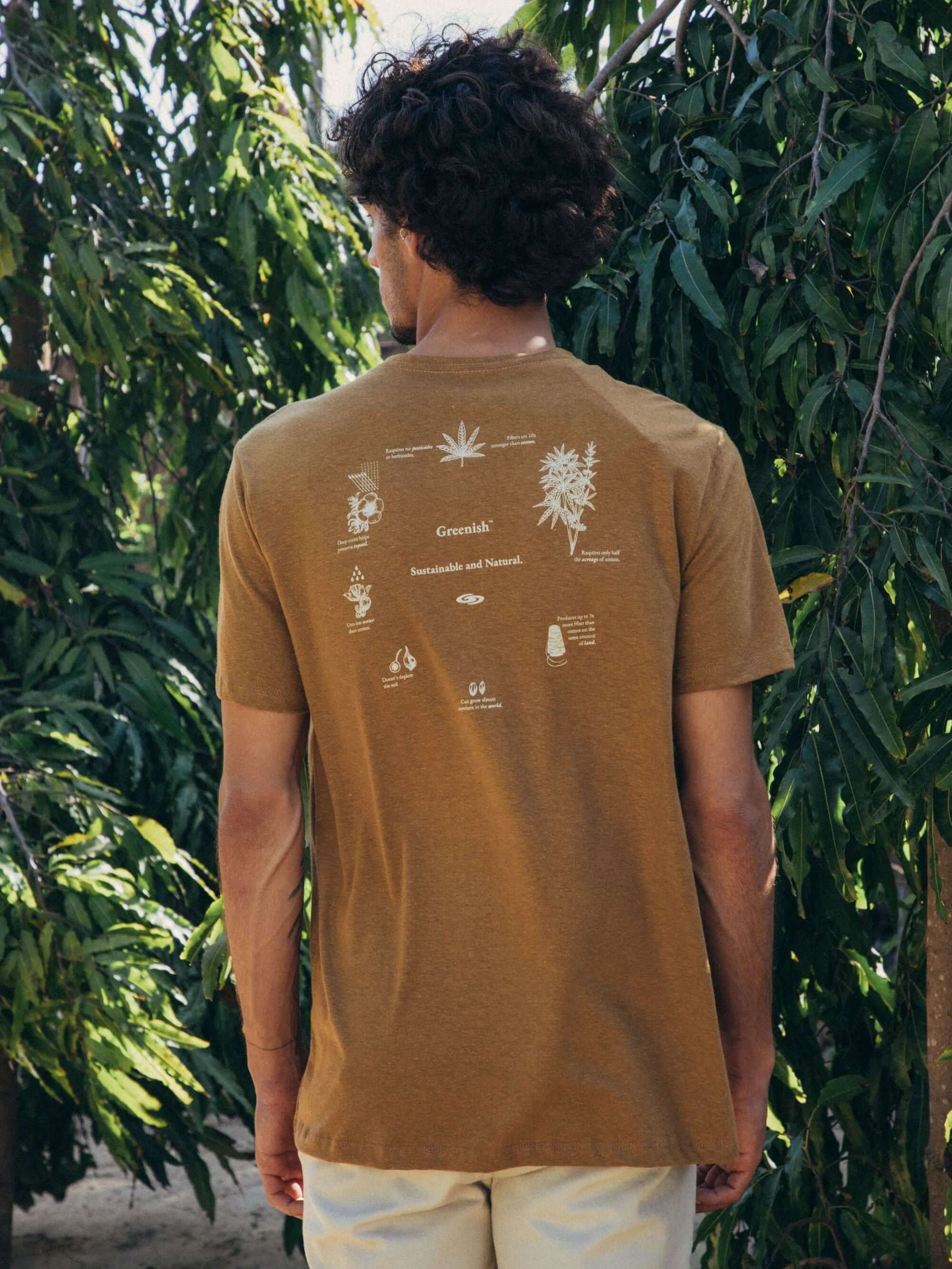 Camiseta Cânhamo All Process da Greenish, caqui com design sustentável e ilustrações inspiradoras.