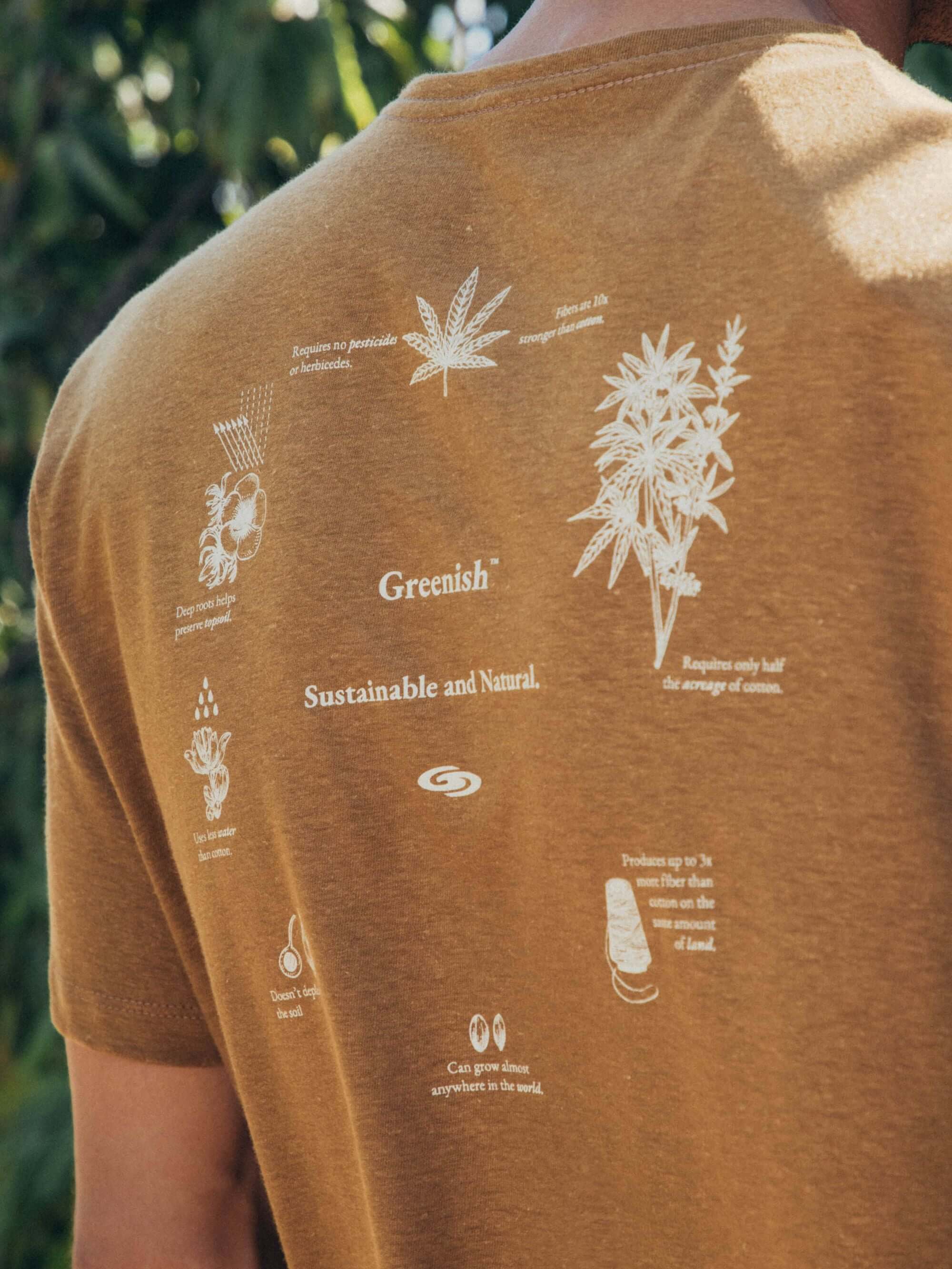 Camiseta Cânhamo All Process da Greenish, com ilustrações sobre sustentabilidade e natureza.